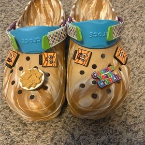 Crocs- Cinnamon Toast Crunch